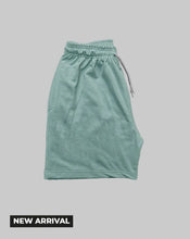 Cargar imagen en el visor de la galería, Short basic verde surf (UNISEX)