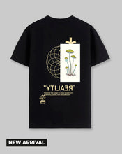 Cargar imagen en el visor de la galería, Camiseta negra Reality (UNISEX)