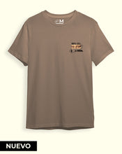 Cargar imagen en el visor de la galería, Camiseta café claro Mona Lisa (UNISEX)