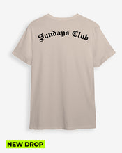 Cargar imagen en el visor de la galería, Camiseta beige Sundays Club letras (UNISEX)