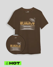 Cargar imagen en el visor de la galería, Camiseta cafe oscuro Survive (UNISEX)