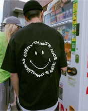 Cargar imagen en el visor de la galería, Camiseta negra carita (UNISEX)