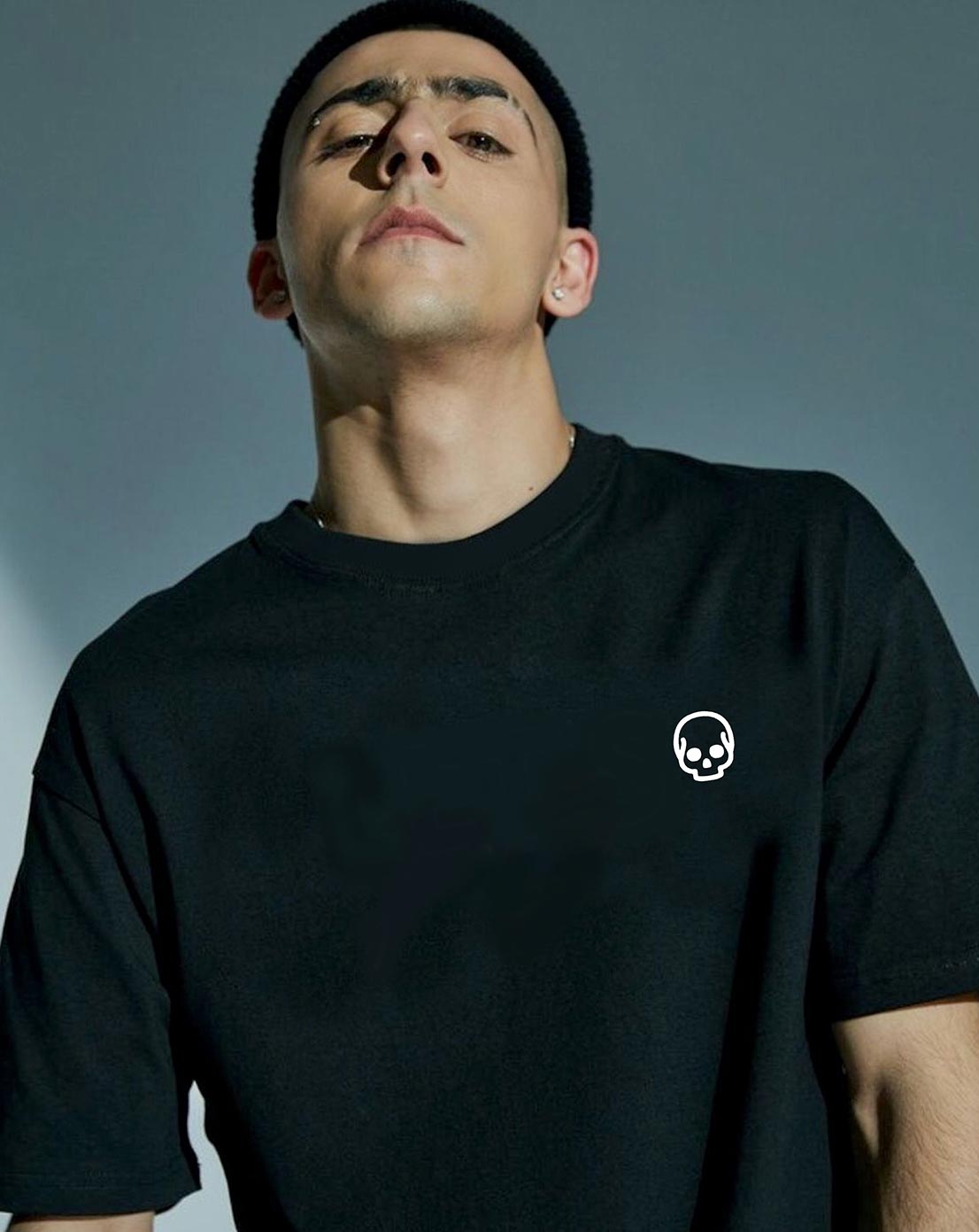 Camiseta negra cráneo minimalista (UNISEX)