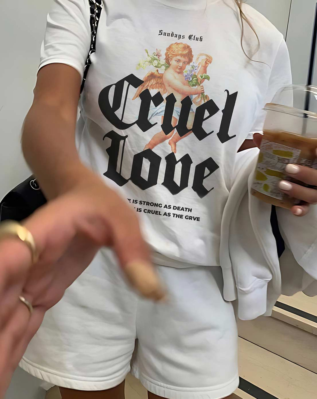 Camiseta blanca cruel love (UNISEX)