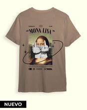 Cargar imagen en el visor de la galería, Camiseta café claro Mona Lisa (UNISEX)
