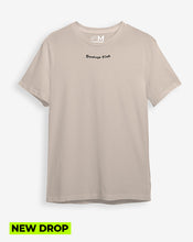 Cargar imagen en el visor de la galería, Camiseta beige Sundays Club letras (UNISEX)
