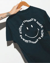 Cargar imagen en el visor de la galería, Camiseta negra carita (UNISEX)

